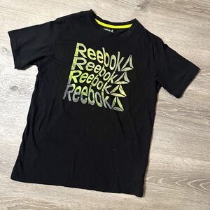 •REEBOK• TEE